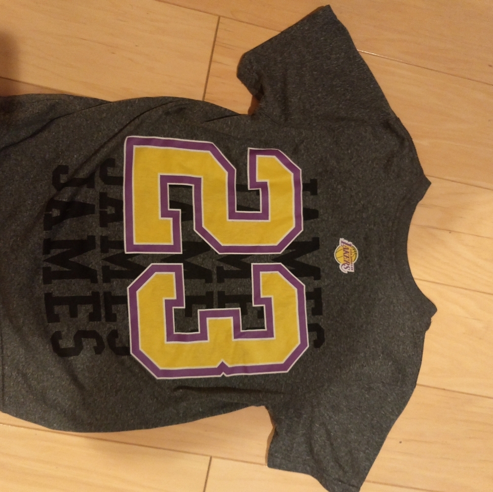 LeBron James kids shirt size 8 lakers